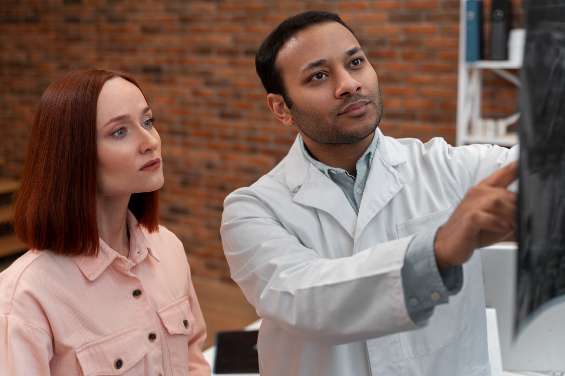 front-view-doctor-holding-radiography